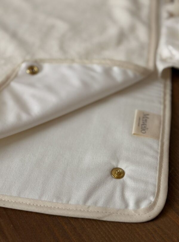 matelas à langer nomade ouvert avec serviette amovible