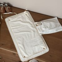 matelas à langer nomade ouvert avec serviette amovible