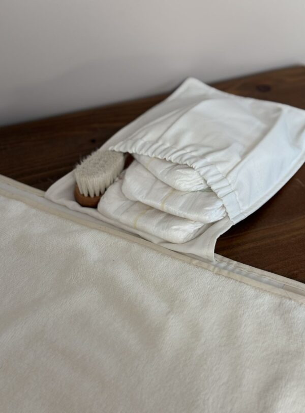 matelas à langer nomade ouvert avec serviette amovible