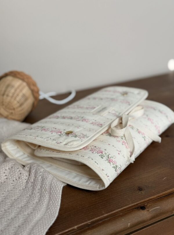 matelas à langer nomade rayures fleuri rose