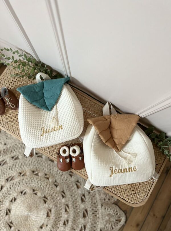 sacs à dos enfants rabat feuille camel et eucalyptus