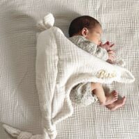 grande peluche doudou raie manta gaze de coton écru