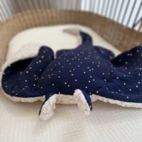 peluche raie manta gaze de coton bleu a pois or