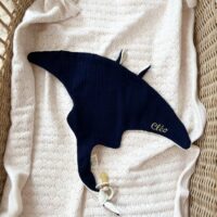 doudou raie manta gaze de coton bleu nuit