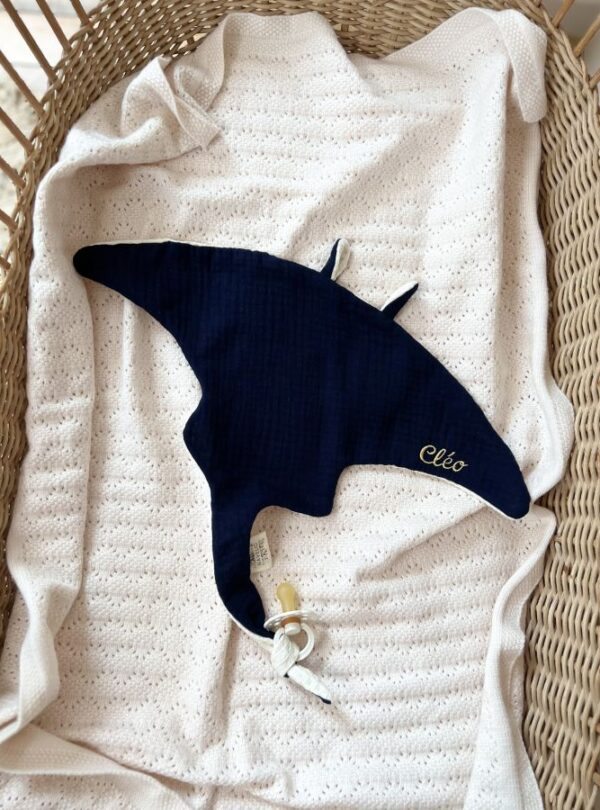 doudou raie manta gaze de coton bleu nuit