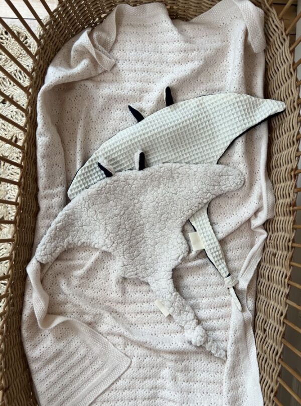 doudou raie manta sherpa et nid d'abeille