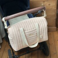 sac à langer matelassé gaze de coton beige rosé personnalisé avec broderie