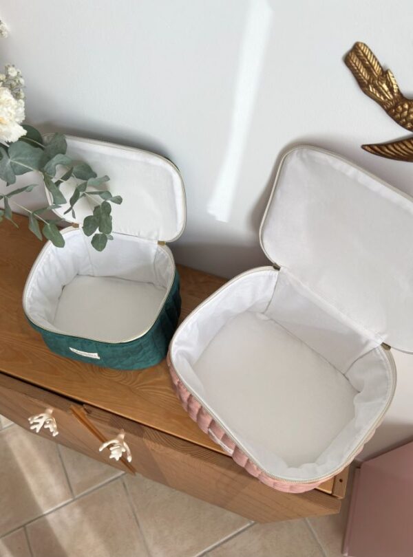 intérieur petit et grand vanity matelassés