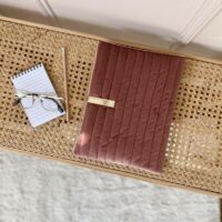 pochette pour tablette matelassée velours rose 11 pouces