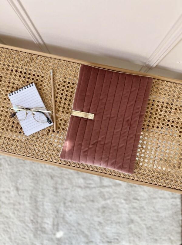 pochette pour tablette matelassée velours rose 11 pouces
