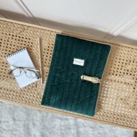pochette pour tablette matelassée velours vert 11 pouces