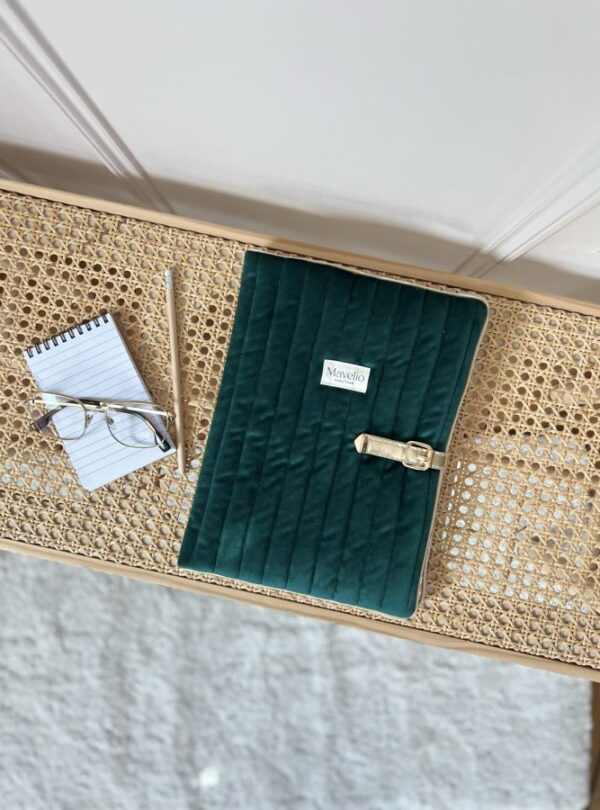 pochette pour tablette matelassée velours vert 11 pouces