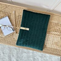 pochette pour tablette matelassée velours vert 11 pouces