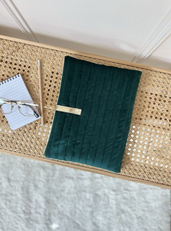 pochette pour tablette matelassée velours vert 11 pouces