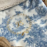 couverture bébé toile de jouy bleu personnalisé broderie
