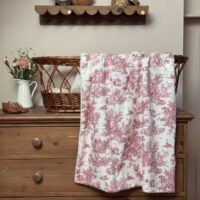 couverture bébé toile de jouy framboise coton