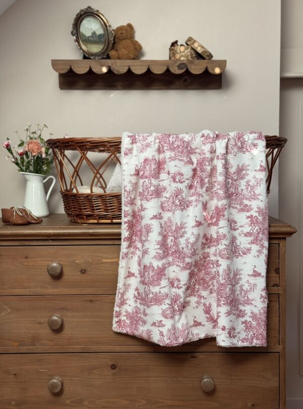 couverture bébé toile de jouy framboise coton