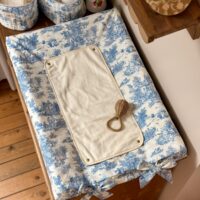 housse de matelas à langer toile de jouy bleu