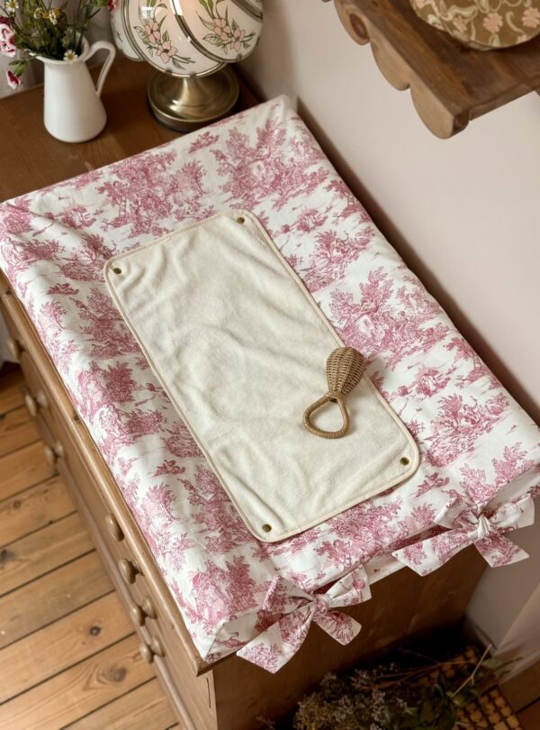 housse matelas à langer toile de jouy framboise