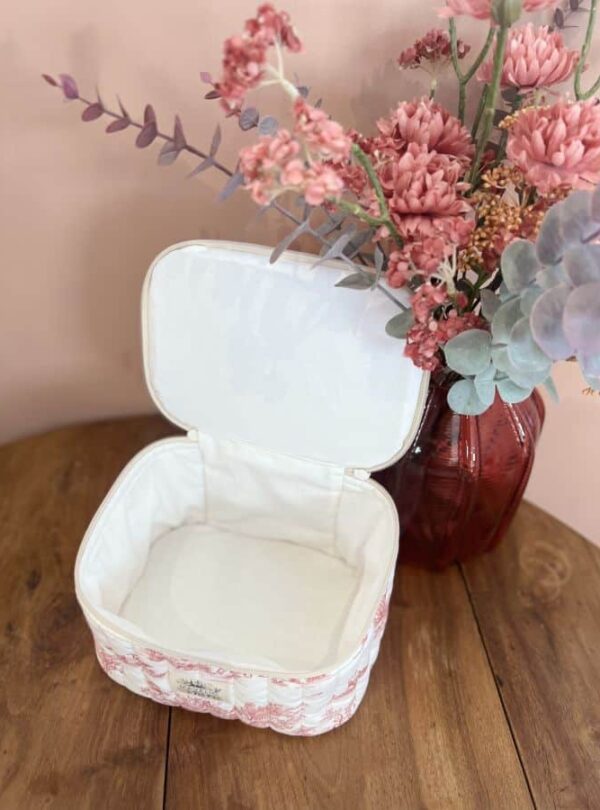 interieur-impermeable-vanity-toile-de-jouy