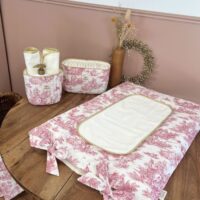 matelas-a-langer-bebe-en-toile-de-jouy-framboise