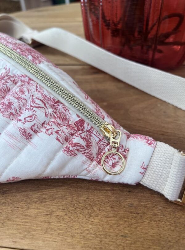 sac-banane-toile-de-jouy-framboise-matelasse