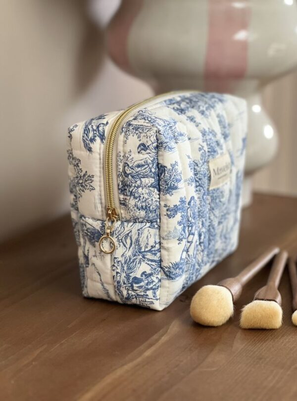 trousse de toilette matelassé toile de jouy bleu