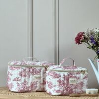 vanity matelassé toile de jouy framboise
