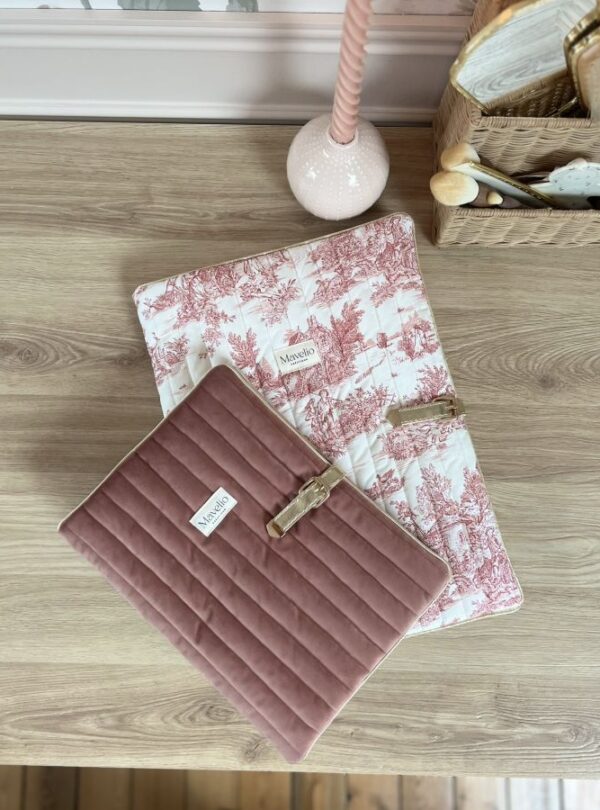 housse pour ordinateur portable et ipad matelassé toile de jouy framboise et velours rose
