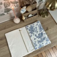 housse pour ordinateur portable matelassée toile de jouy bleu