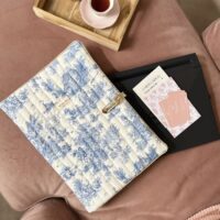 housse pour ordinateur portable matelassée toile de jouy bleu