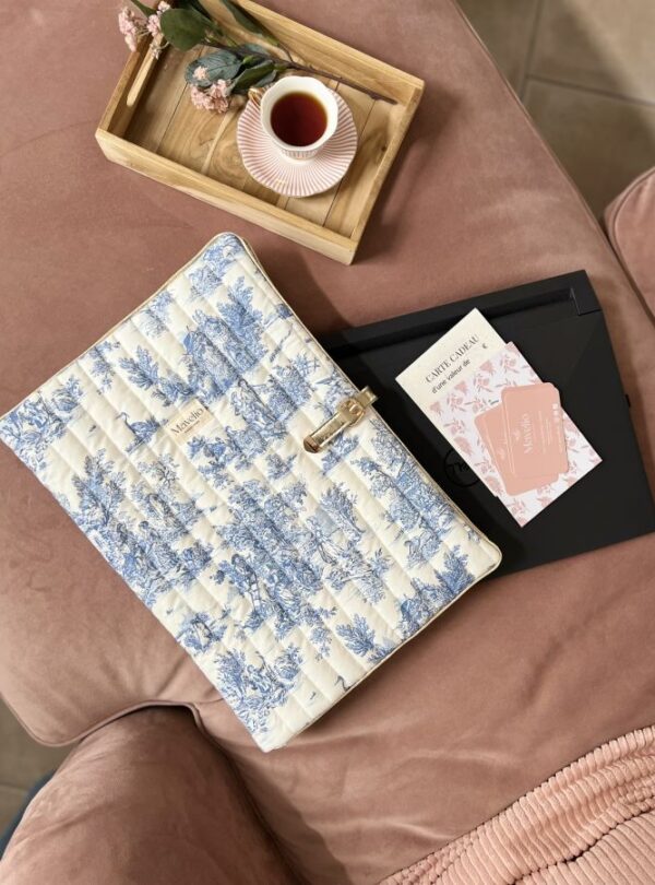 housse pour ordinateur portable matelassée toile de jouy bleu