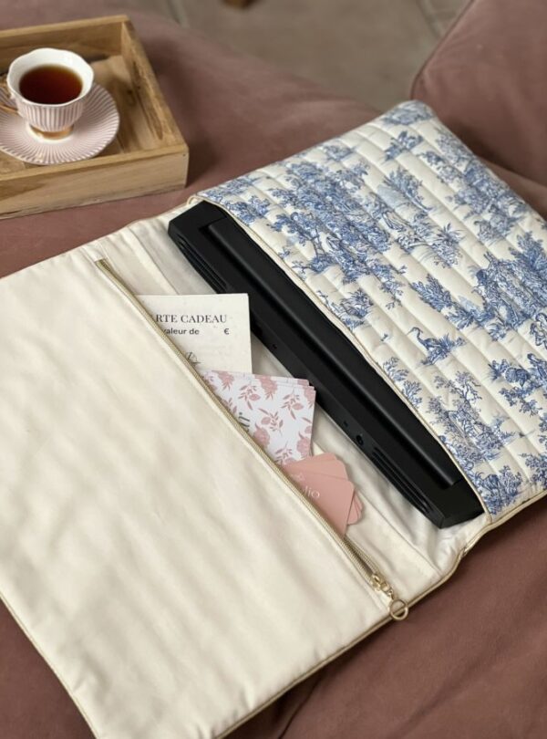 housse pour ordinateur portable matelassée toile de jouy bleu