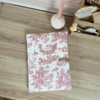 housse pour ordinateur portable matelassée toile de jouy framboise