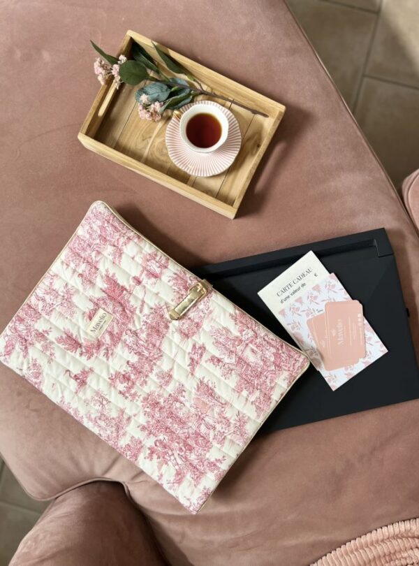 housse pour ordinateur portable matelassée toile de jouy framboise