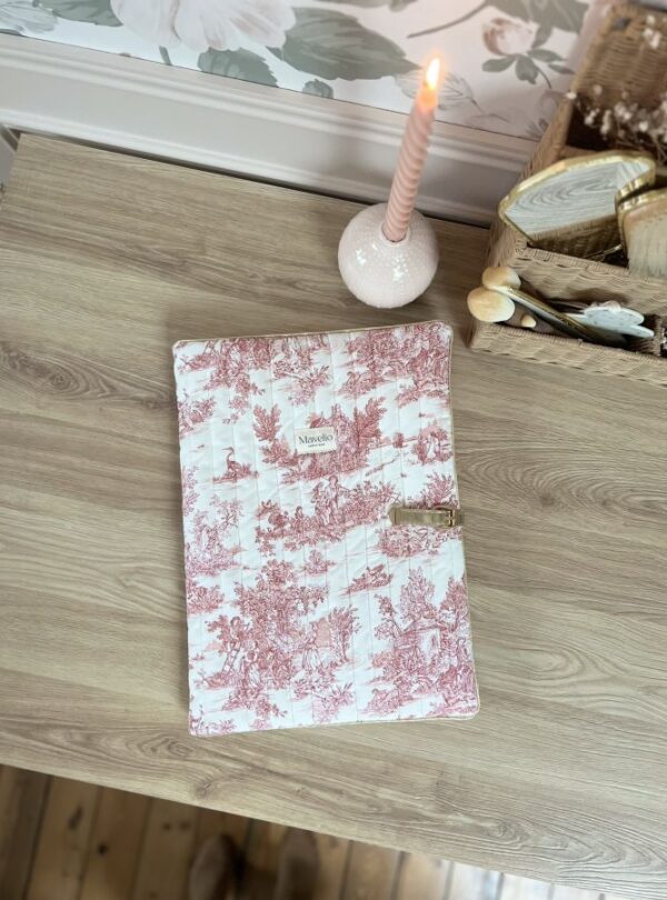housse pour ordinateur portable matelassée toile de jouy framboise