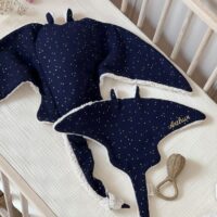doudou et peluches raie manta bleu nuit
