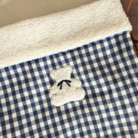 broderie ourson sur couverture cottage vichy bleu