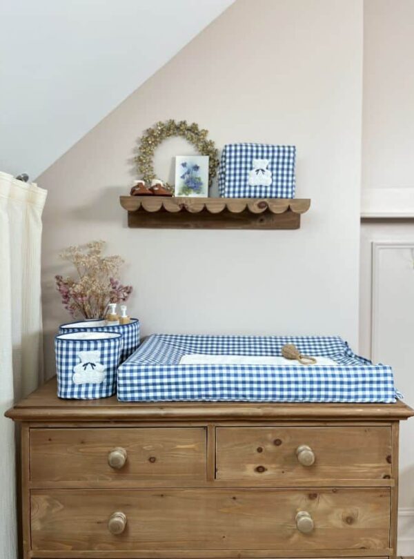 chambre bébé vichy bleu housse de matelas à langer