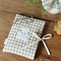 pochette pour livre cottage vichy beige broderie ourson