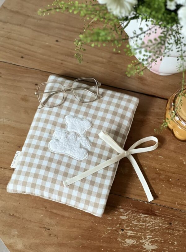 pochette pour livre cottage vichy beige broderie ourson