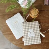 pochette pour livre cottage vichy beige broderie ourson