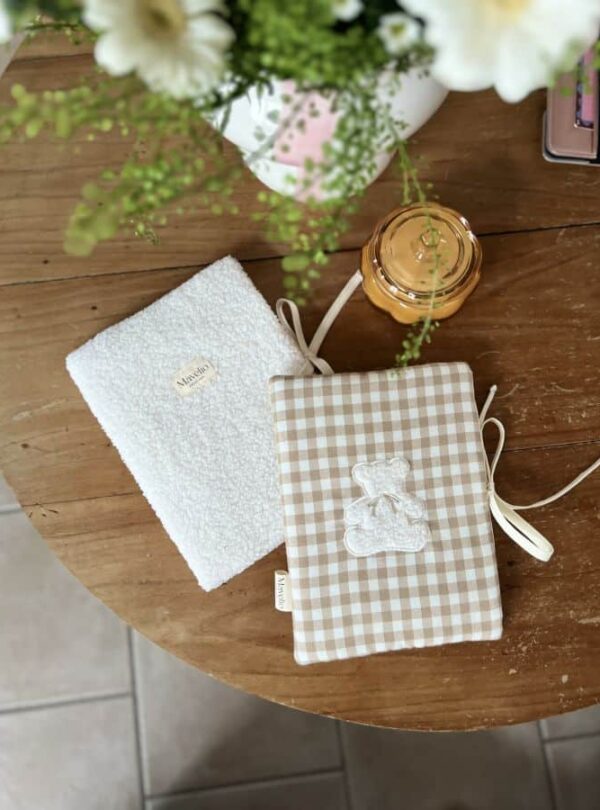 pochette pour livre cottage vichy beige broderie ourson