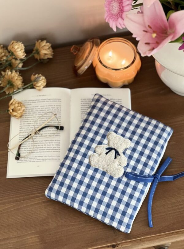 pochette pour livre cottage vichy bleu ourson