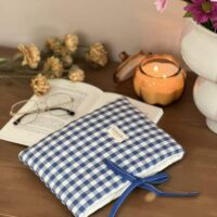 pochette pour livre vichy bleu