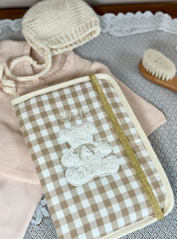 protège carnet de santé en vichy beige avec broderie ourson