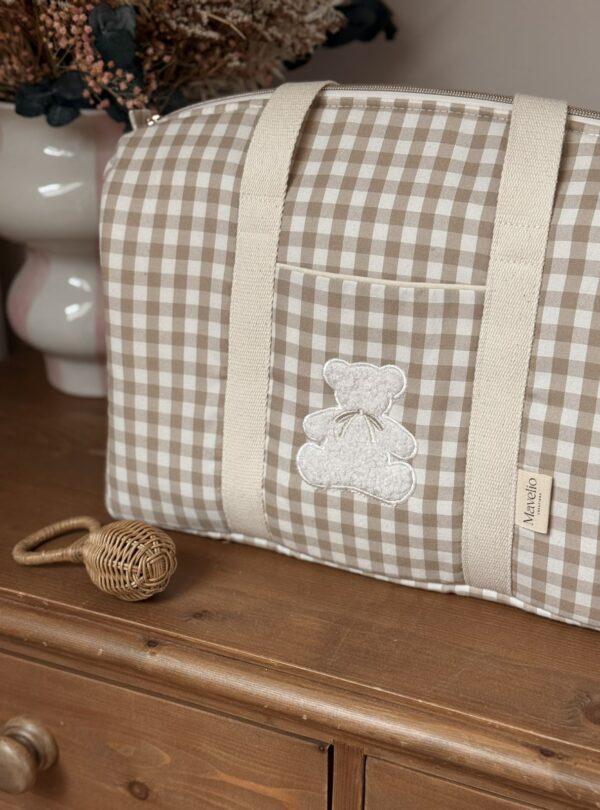 sac à langer vichy beige avec broderie ourson (2) sac à langer vichy beige avec broderie ourson