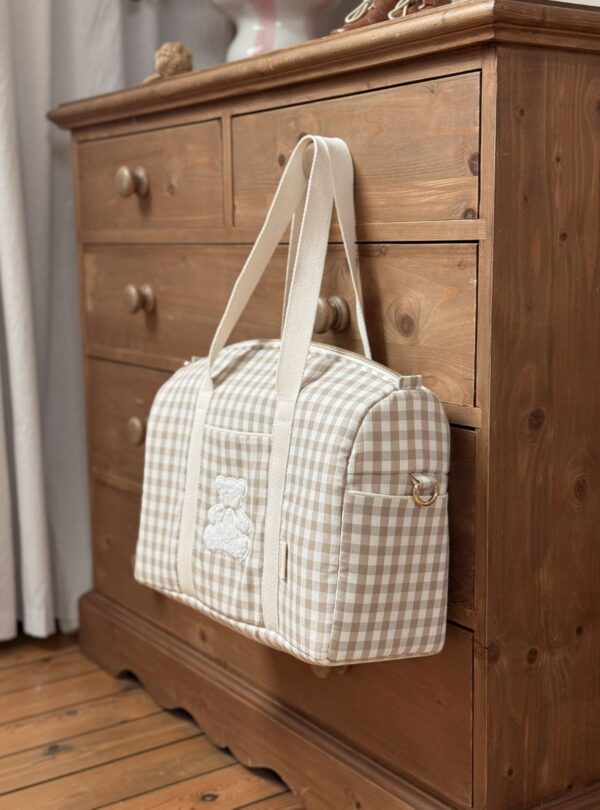 sac à langer vichy beige avec broderie ourson (5) sac à langer vichy beige avec broderie ourson (5)