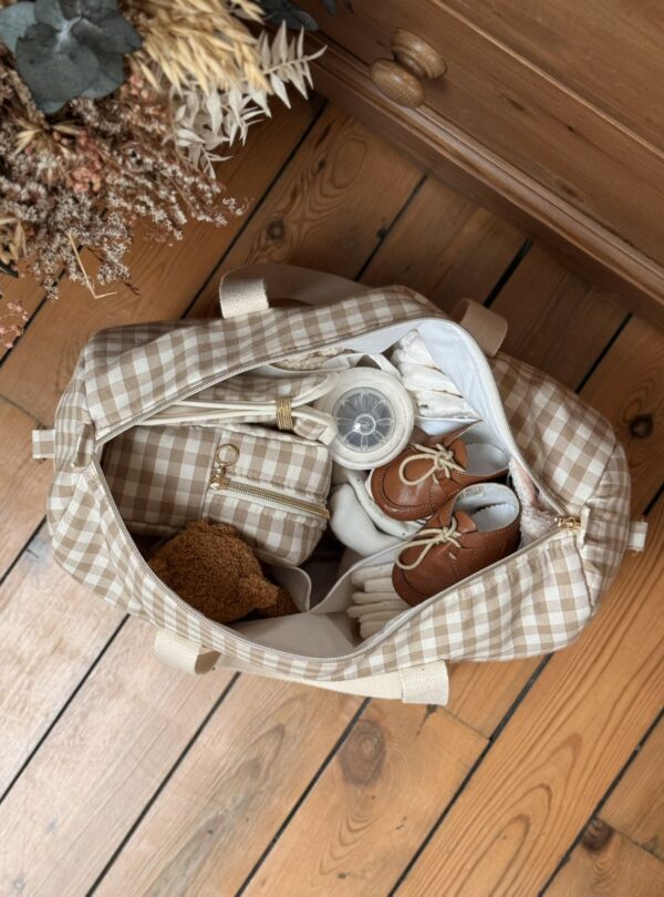 sac à langer vichy beige avec broderie ourson (7) sac à langer vichy beige avec broderie ourson