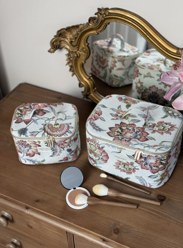 deux vanitys taille M et L en jacquard fleuri